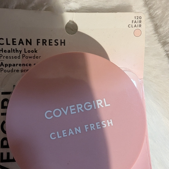 Covergirl Clean Fresh and Classic Ivory Powders - Picture 3 of 5